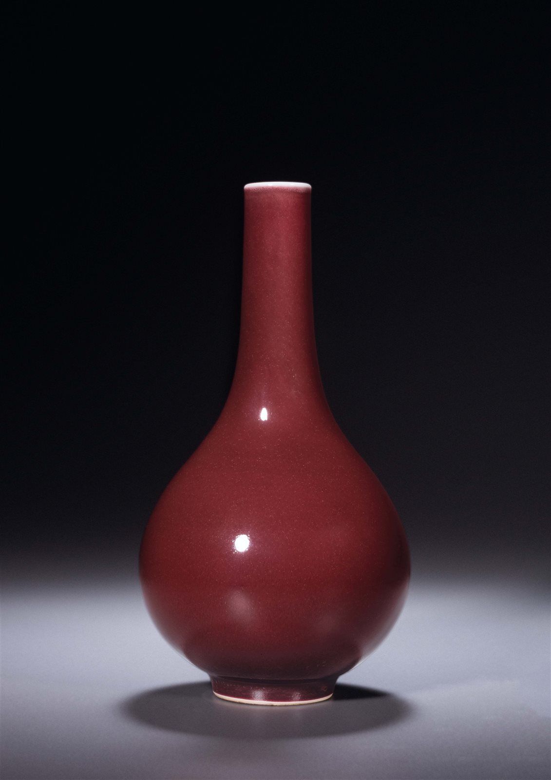清雍正 霁紅釉膽瓶