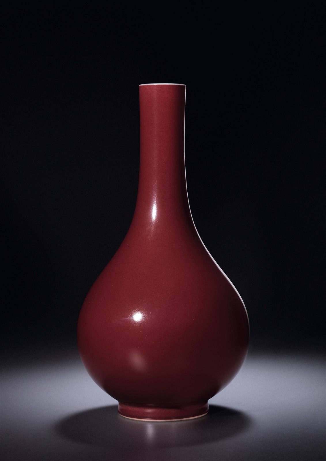 清乾隆 霁紅釉膽瓶