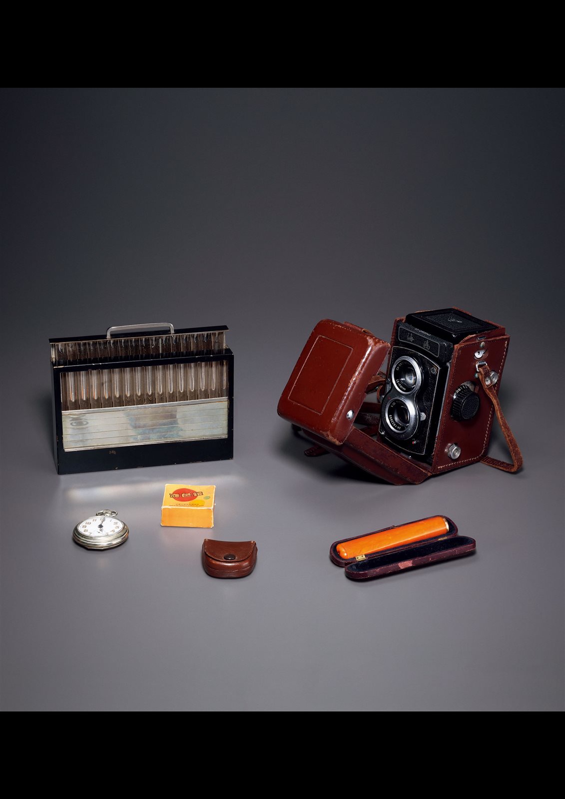 近代 海鷗相(xiàng)機、雪茄盒、懷表、蜜蠟煙嘴一組四件